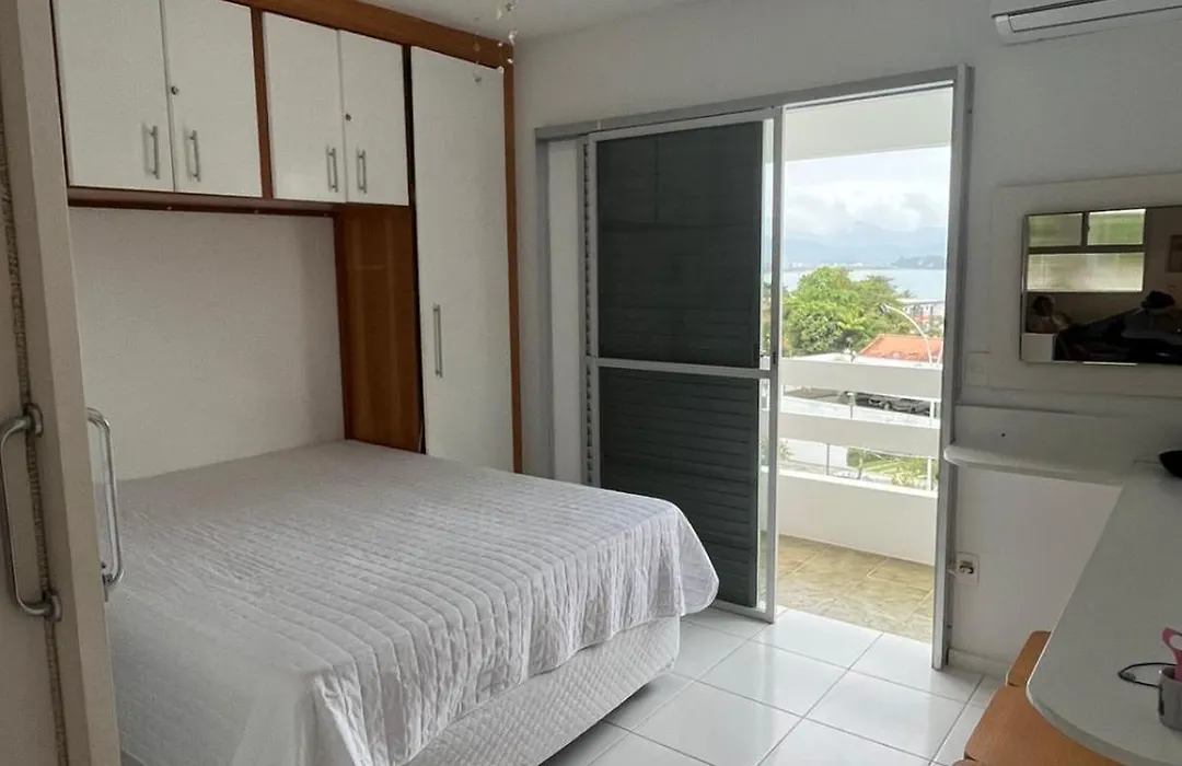 Apartamento na Praia das Toninhas-1